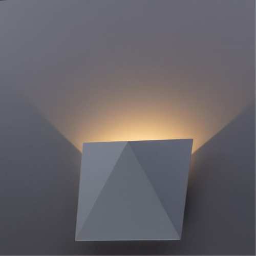 Настенный светодиодный светильник Arte Lamp Busta A1609AP-1WH  фото 2